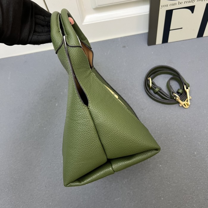 Leather bag ,5A ,size 27.5x21x16cm,no box,  B110-328