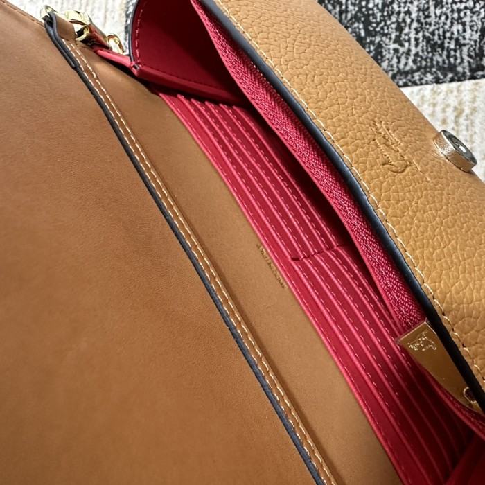 Leather bag ,5A ,size 23.5x6x14cm,with box,  B110-337