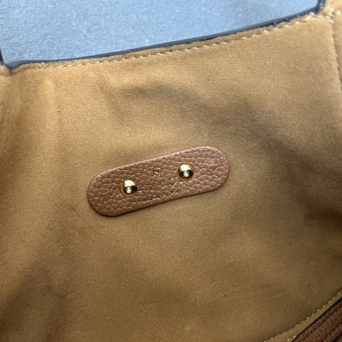 Leather bag ,5A ,size 27.5x21x16cm,no box,  B110-333
