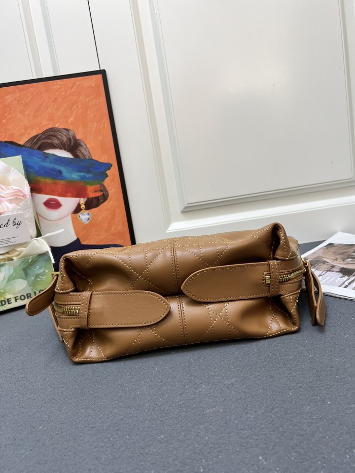 Leather bag ,5A ,size 33x16x15cm,no box,  B110-304