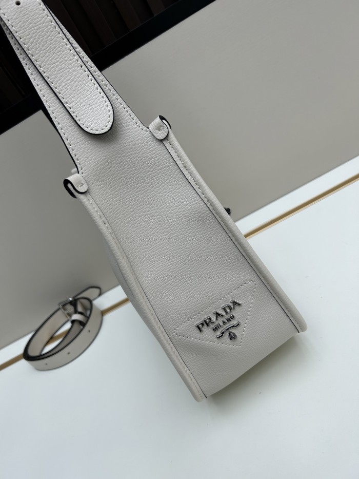 Leather bag ,5A ,size 23x22x11.5cm,no box,  B130-82