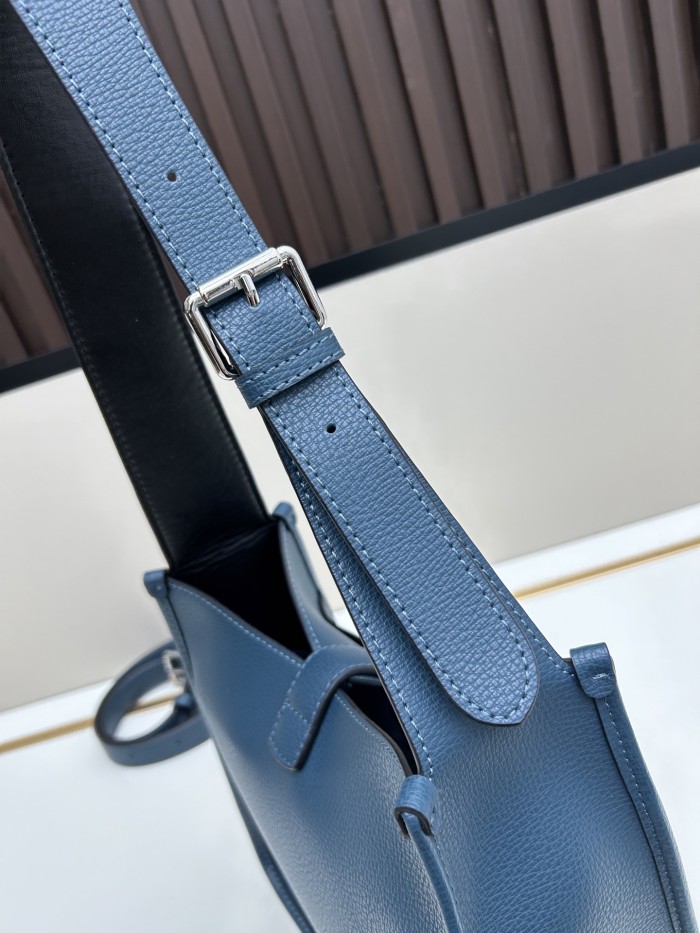 Leather bag ,5A ,size 23x22x11.5cm,no box,  B130-81
