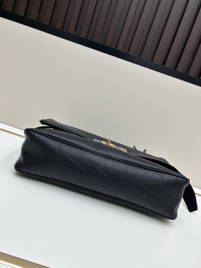 Leather bag ,5A ,size 33x19x8cm,no box,  B130-76