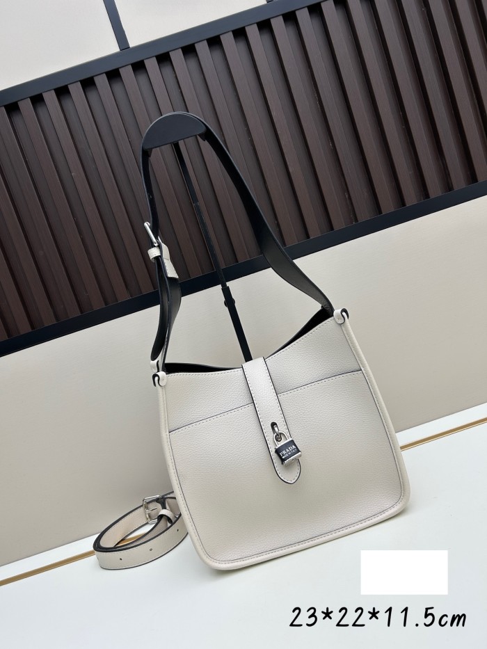 Leather bag ,5A ,size 23x22x11.5cm,no box,  B130-82