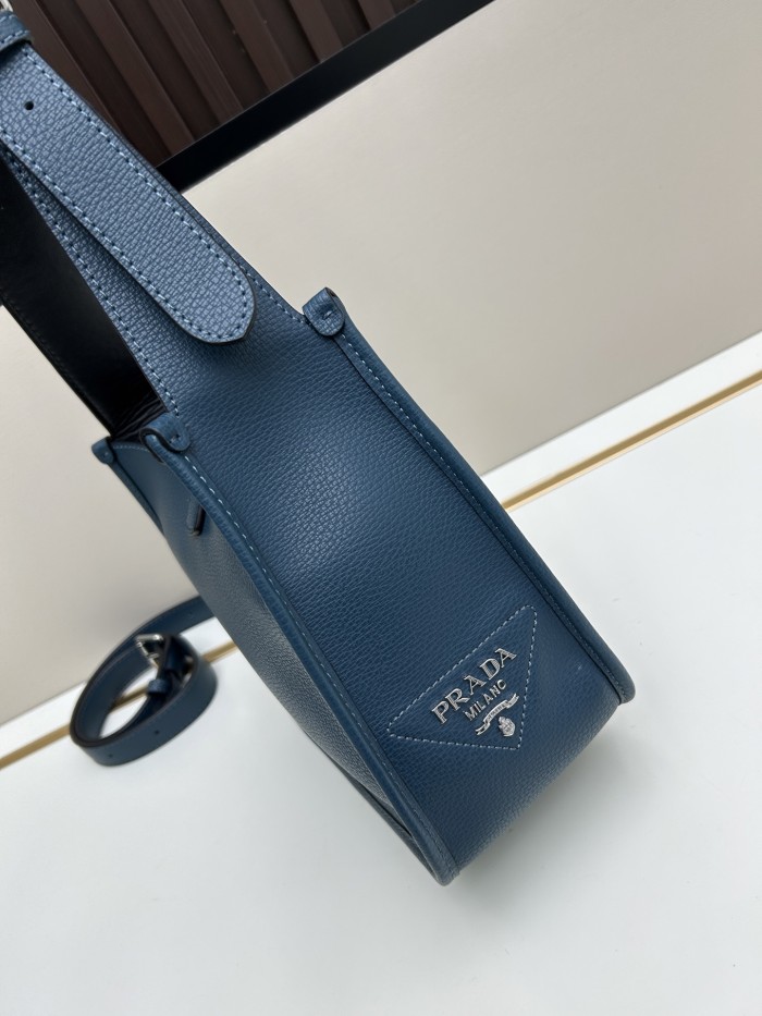 Leather bag ,5A ,size 23x22x11.5cm,no box,  B130-81