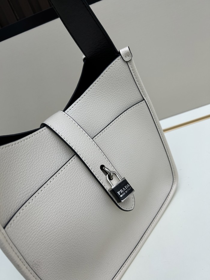 Leather bag ,5A ,size 23x22x11.5cm,no box,  B130-82