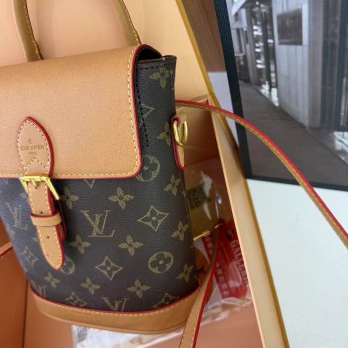 PU leather bag ,budget ,no box, size 20x23x8cm, B35-198-201