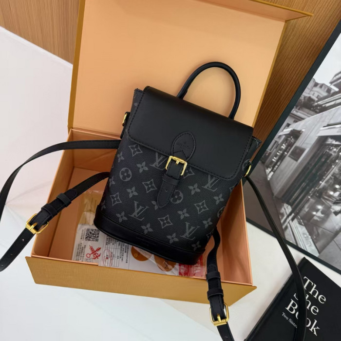 PU leather bag ,budget ,no box, size 20x23x8cm, B35-198-201