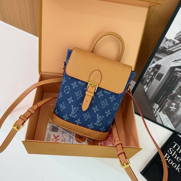 PU leather bag ,budget ,no box, size 20x23x8cm, B35-198-201