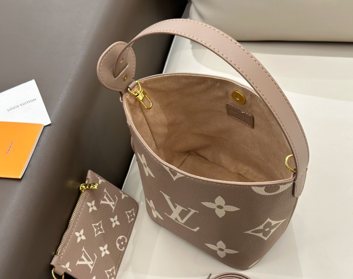 Split leather bag a set,3A ,no box,  B75-357
