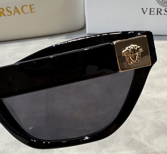 Blue light blocking sunglasses with the box and case ,G25-2055-2062
