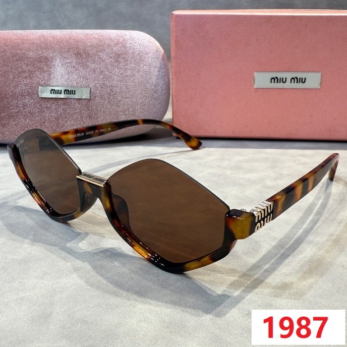 Blue light blocking sunglasses with the box and case ,G25-1981-1989