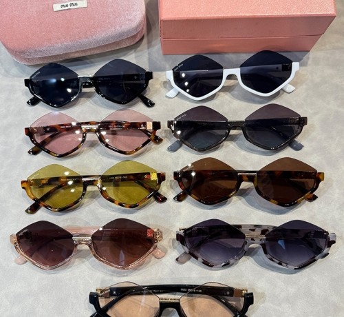 Blue light blocking sunglasses with the box and case ,G25-1981-1989