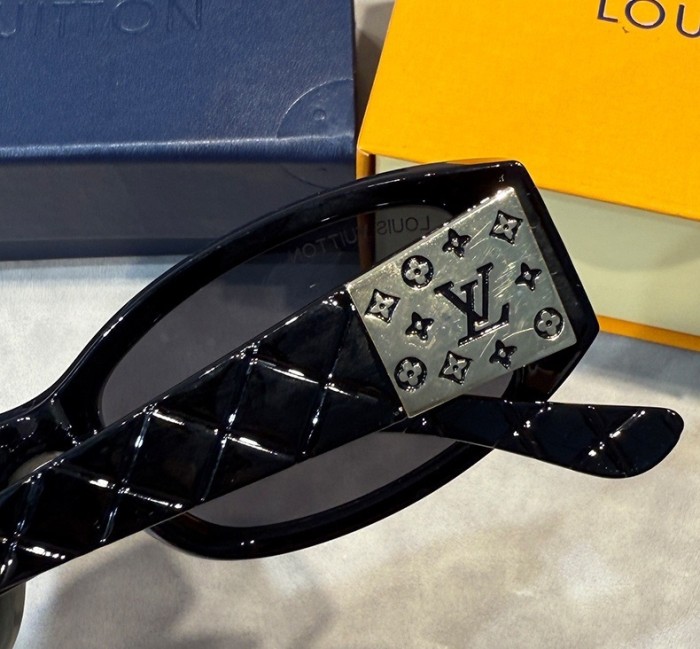 Blue light blocking sunglasses with the box and case ,G25-1963-1967