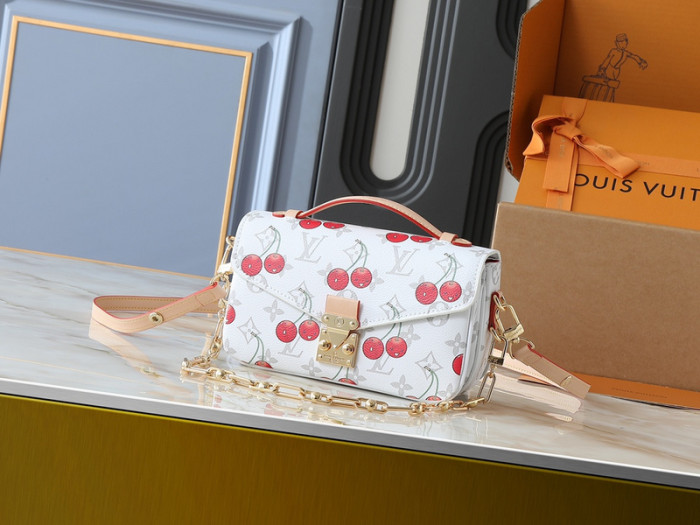 Split leather bag ,4A ,size 21.5X13.5X6cm,no box,  B80-155-156