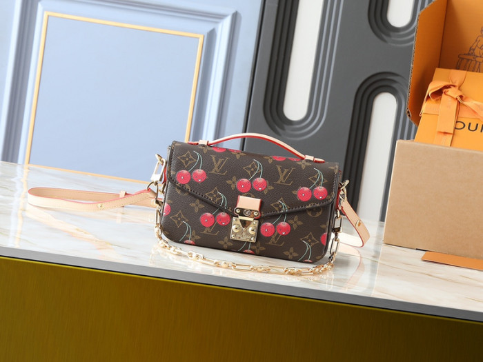 Split leather bag ,4A ,size 21.5X13.5X6cm,no box,  B80-155-156