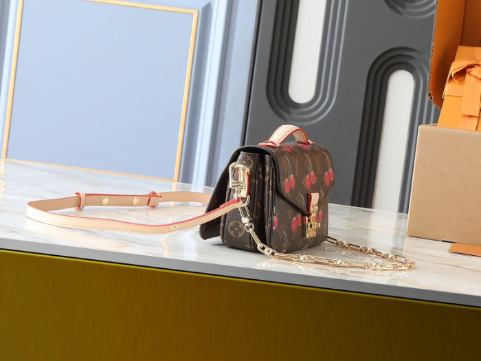 Split leather bag ,4A ,size 21.5X13.5X6cm,no box,  B80-155-156