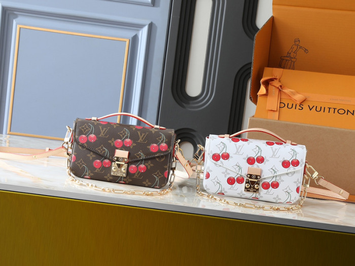Split leather bag ,4A ,size 21.5X13.5X6cm,no box,  B80-155-156
