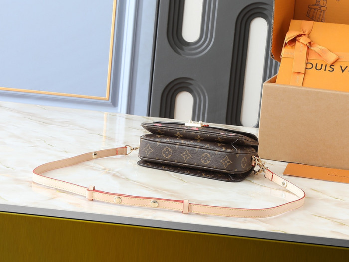 Split leather bag ,4A ,size 21.5X13.5X6cm,no box,  B80-155-156