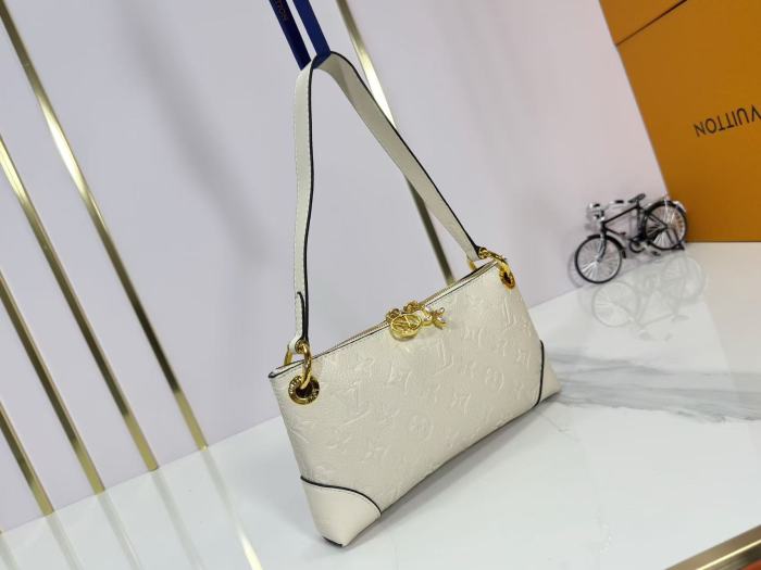 Leather bag ,5A ,size 25x13x5cm,no box,  B88-122