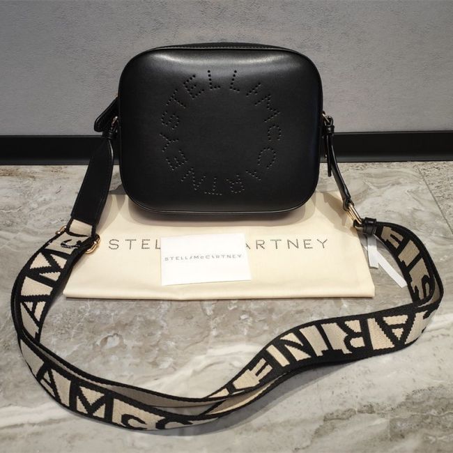 Leather bag ,New camera bag single-shoulder bag,5A quality ,size 21*17*5cm,no box, B110-409-412