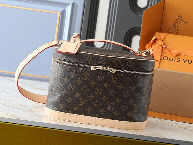 Leather bag ,5A ,size 31.5x20x21cm,no box, B110-365