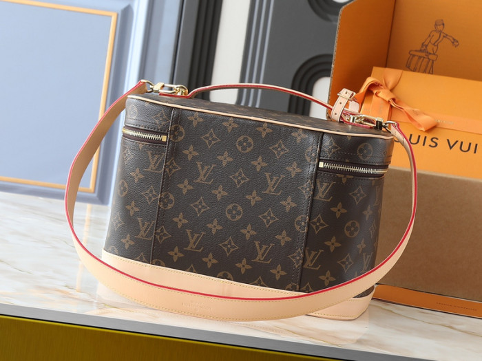 Leather bag ,5A ,size 31.5x20x21cm,no box,  B110-365