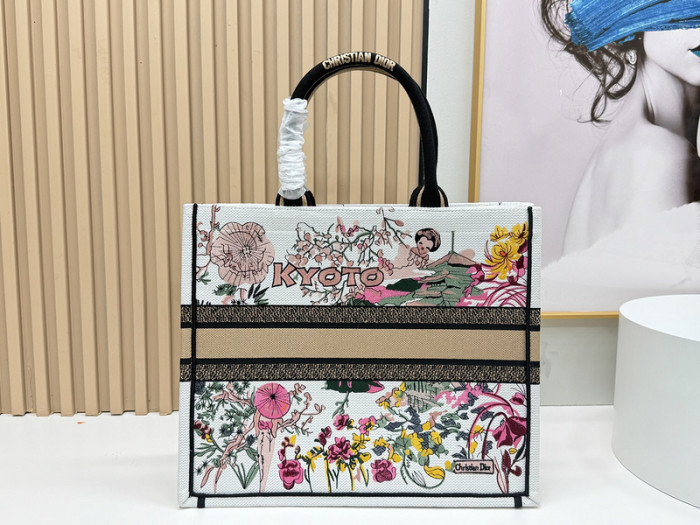 Leather canvas bag ,5A ,size 42x35x18.5cm,no box,  B110-364