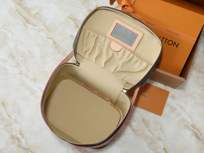 Leather bag ,5A ,size 31.5x20x21cm,no box,  B110-365