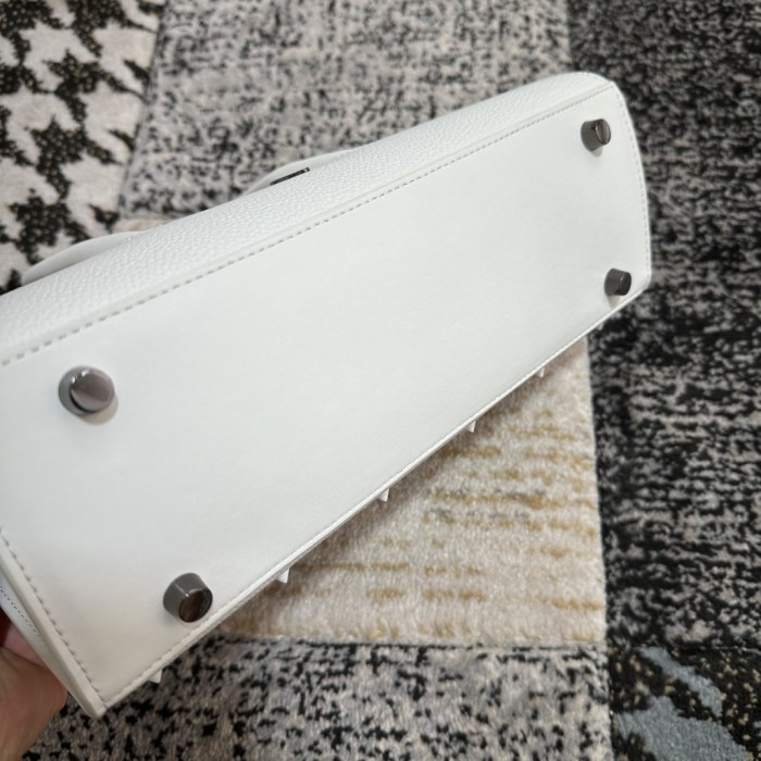Leather bag ,5A ,size 28x10x14cm,no box,  B150-23