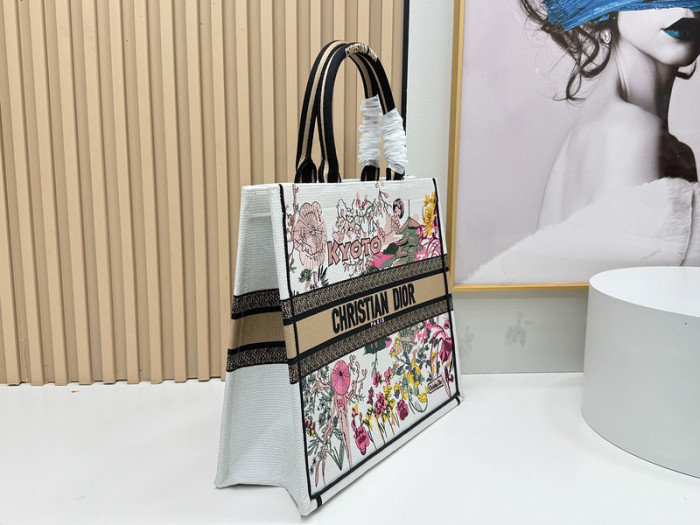 Leather canvas bag ,5A ,size 42x35x18.5cm,no box,  B110-364