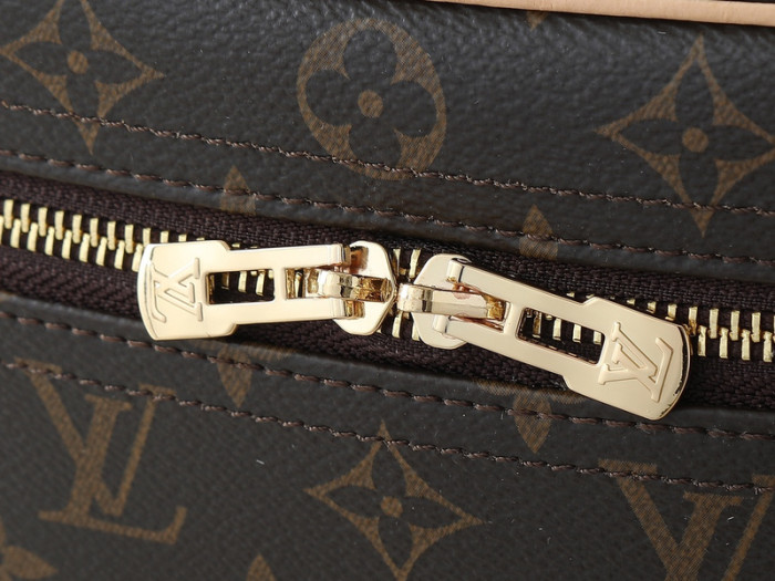 Leather bag ,5A ,size 31.5x20x21cm,no box,  B110-365