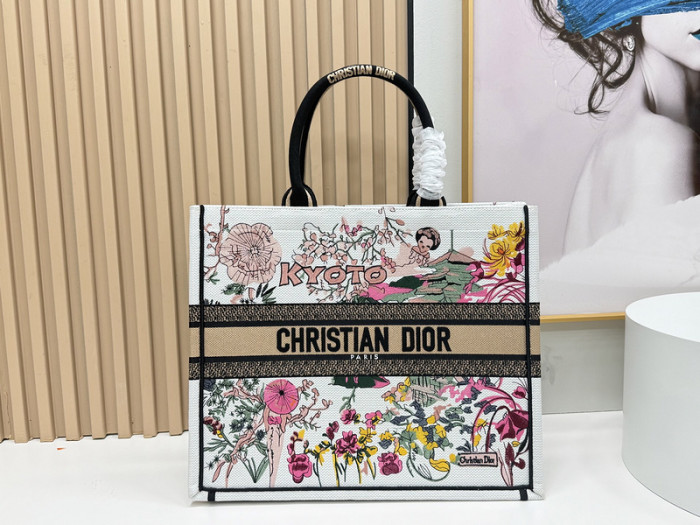 Leather canvas bag ,5A ,size 42x35x18.5cm,no box,  B110-364