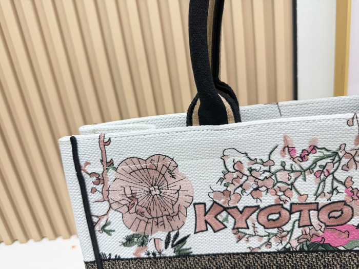 Leather canvas bag ,5A ,size 42x35x18.5cm,no box,  B110-364