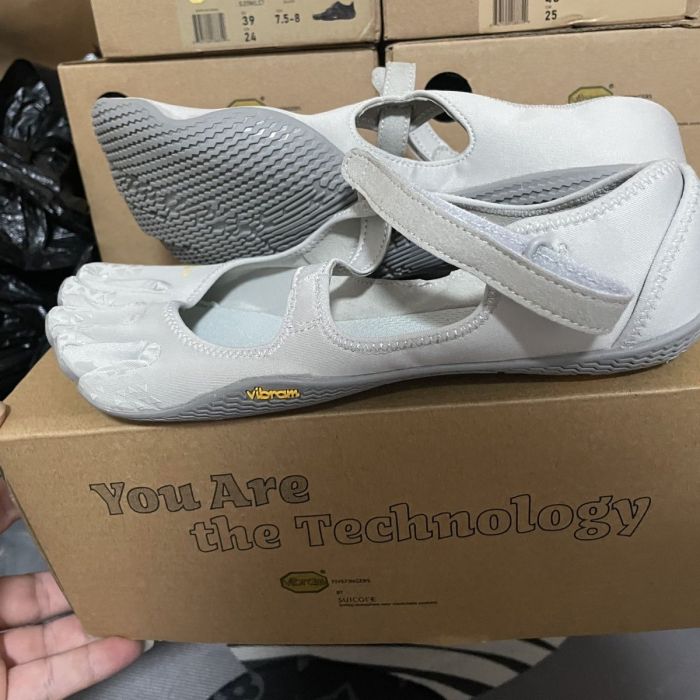 Five-toe yoga shoes, fitness shoes and dance shoes，size 36-40,SS60-3398-3401