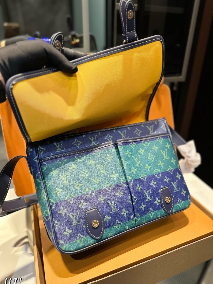 Split leather bag ,4A ,size 33x10x27cm,no box,  B75-386
