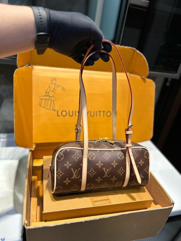 Split leather bag ,4A ,size 25x12cm,no box,  B75-385