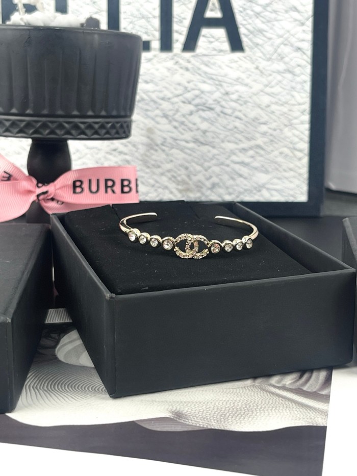 Bracelet jewelry ,with box,  J25-220