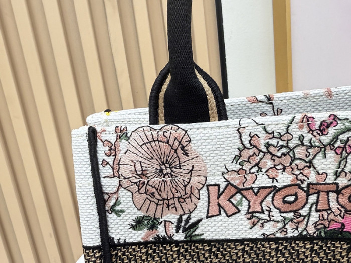 Canvas bag,4A ,size 26.5cm,no box,  B88-360