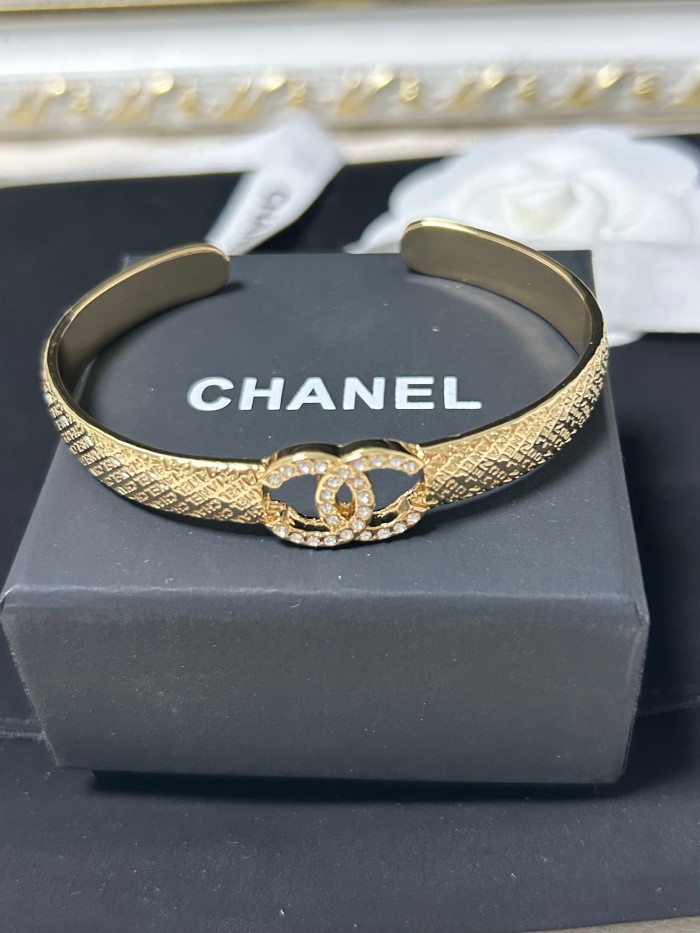 Bracelet jewelry ,with box,  J25-227