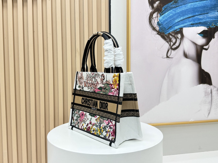 Canvas bag,4A ,size 26.5cm,no box,  B88-360