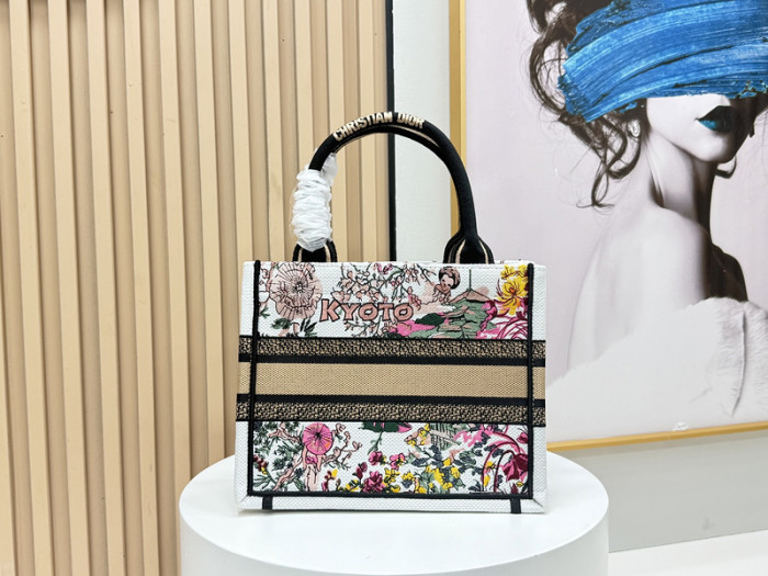 Canvas bag,4A ,size 26.5cm,no box,  B88-360