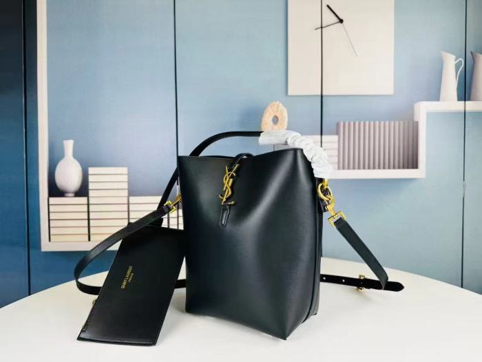 Leather bag ,5A ,size 19*26*10cm,no box,  B110-417