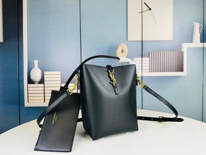 Leather bag ,5A ,size 19*26*10cm,no box,  B110-417