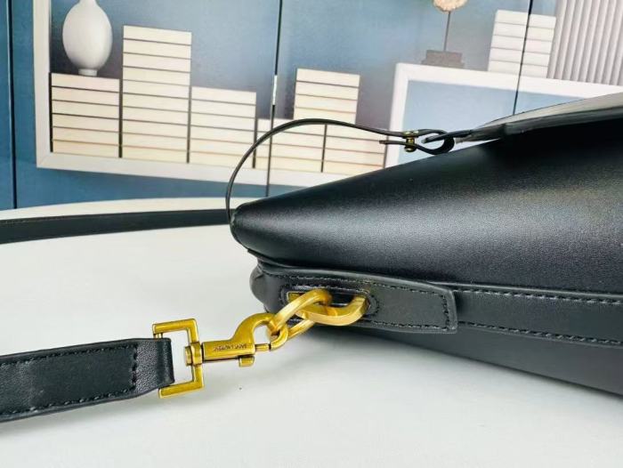 Leather bag ,5A ,size 19*26*10cm,no box,  B110-417