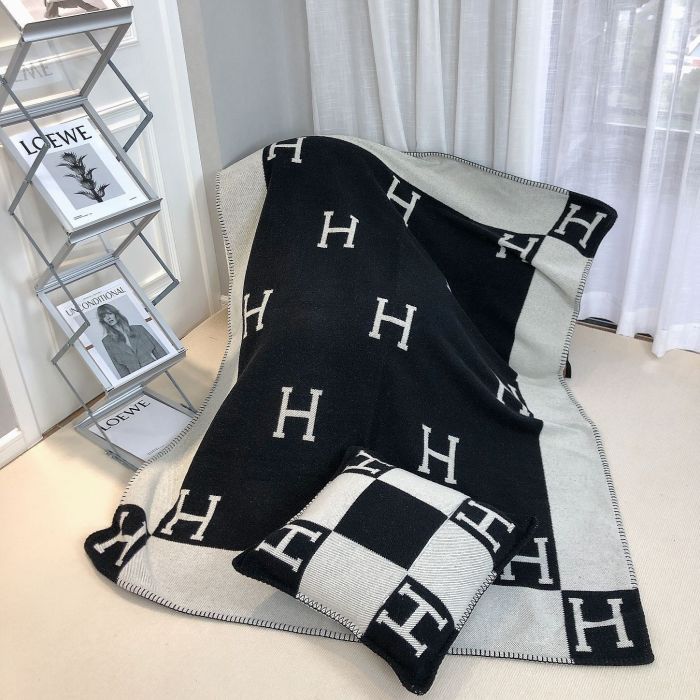 A set of one blanket + one pillowcase , Wool blanket size 140-175cm--weight 800g,  pillowcase not including the pillow core ,size 45*45cm--weight 175g, SF55-13-21