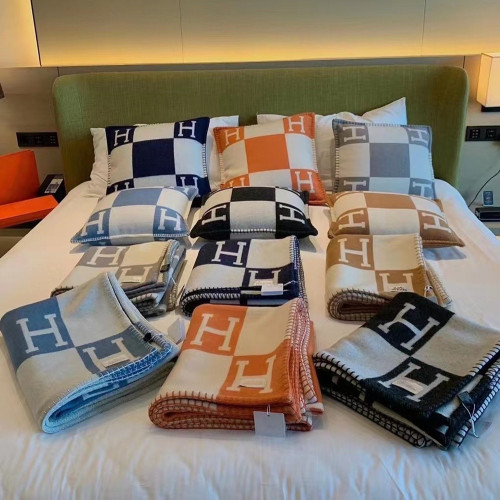 A set of one blanket + one pillowcase , Wool blanket size 140-175cm--weight 800g,  pillowcase not including the pillow core ,size 45*45cm--weight 175g, SF55-13-21