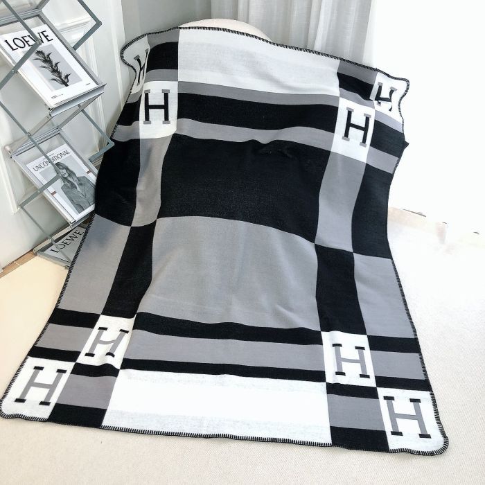 A set of one blanket + one pillowcase , Wool blanket size 140-175cm--weight 800g,  pillowcase not including the pillow core ,size 45*45cm--weight 175g, SF55-22-25