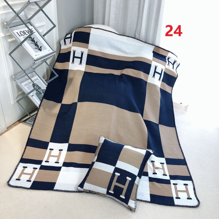 A set of one blanket + one pillowcase , Wool blanket size 140-175cm--weight 800g,  pillowcase not including the pillow core ,size 45*45cm--weight 175g, SF55-22-25