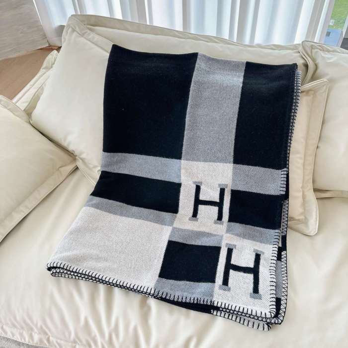 A set of one blanket + one pillowcase , Wool blanket size 140-175cm--weight 800g,  pillowcase not including the pillow core ,size 45*45cm--weight 175g, SF55-22-25